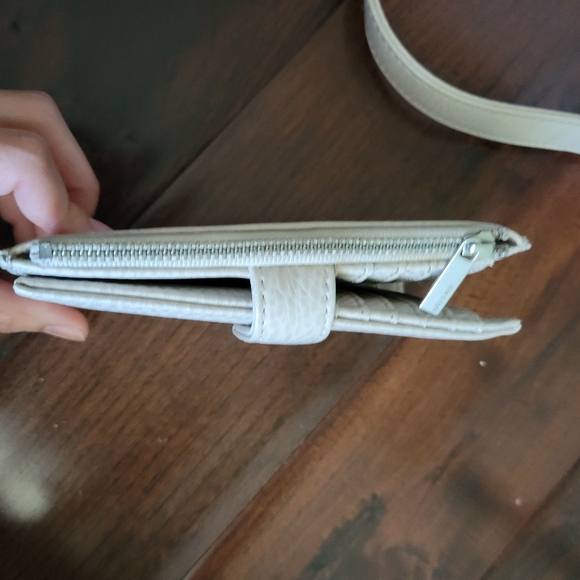 Matt and Nat Fleury vegan leather bag and matching bifold wallet - Picture 5 of 13